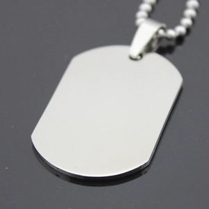 Collana con pendente a piastrina in acciaio inossidabile lucido e catena a sfere argento