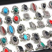 Detailansicht von Vintage-Boho-Ring-Set aus Silbermetall mit bunten Kunststeinen