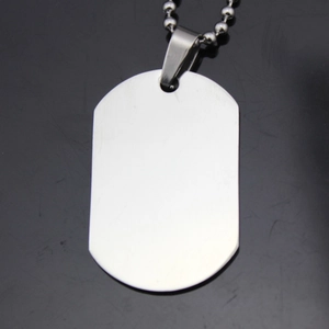 Collana con piastrina in acciaio inossidabile lucidato a doppia faccia e catena a sfere