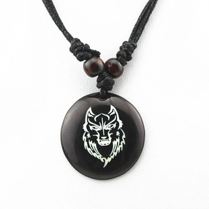 Collana con Ciondolo Totem a Testa di Lupo in Resina Tonda Nera Con Cordino Intrecciato Perline di Legno Gioielli in Stile Etnico Occidentale Uomo Donna