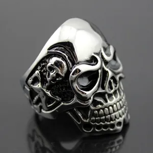 Vintage punk skull ring in oxidized titanium steel with detailed gothic engravings