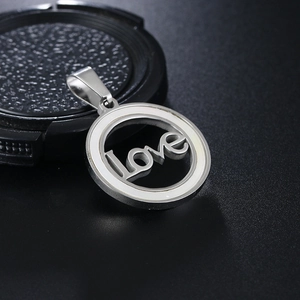 Poliertes Edelstahl-LOVE-Halskettenanhänger mit weißer Muscheleinlage und hohlem Design