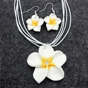 Frangipani Blume Halskette Und Ohrringe Für Damen Polymer-Ton Strass Eingelegt Tropisch Strand Stil Zubehör Geschenk