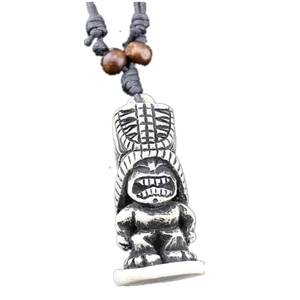 Collier pendentif statue Tiki polynésienne en résine imitation os avec cordon perlé
