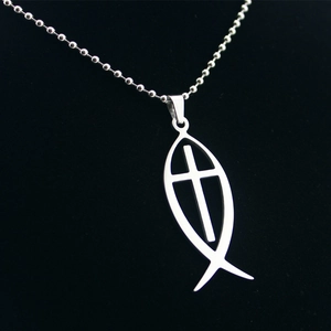 Pendentif poisson Ichthys poli en acier inoxydable argenté avec croix et chaîne à billes