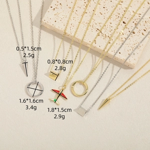 Collane con ciondolo aereo e forme geometriche in finitura oro e argento