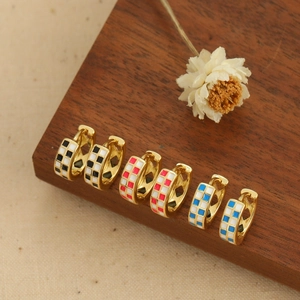 Trois paires de boucles d'oreilles damier vintage avec motifs de fleurs en zircon