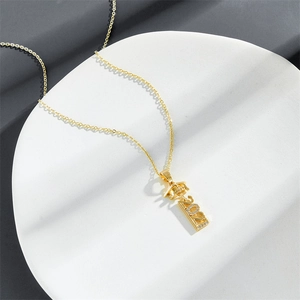 Gold-plated graduation necklace featuring a 2021 mortarboard pendant with white zircons