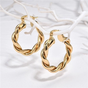 Boucles d'Oreilles Créoles Croissant en Cuivre Torsadé Plaqué Or 14K Boucles d'Oreilles Cercle en Métal Géométrique Minimaliste pour Femme
