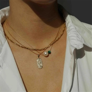 Collana Minimalista in Rame Placcato Oro 14K Con Pendente in Perla d'Acqua Dolce E Malachite Verde Elegante Catena a Serpente
