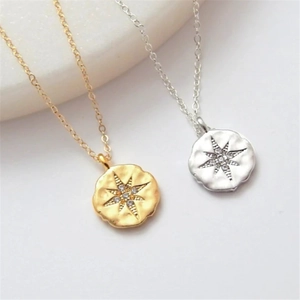 Collier Pendentif Étoile Polaire Minimaliste en Cuivre Plaqué Or 14K Collier Rond Martelée en Zirconium pour Femmes Bijoux