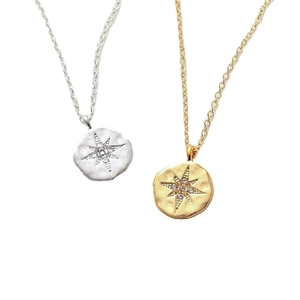 Collier minimaliste avec pendentif étoile en zircone en finition or et argent