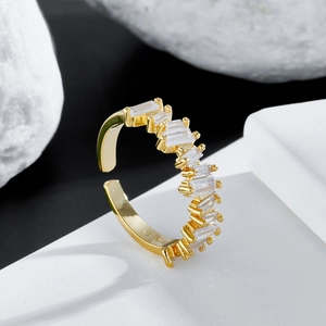 Bague Ouverte Ondulée en Zircon Baguette Réglable en Laiton Plaqué Or Bijoux de Mode Minimalistes Élégants pour Femmes