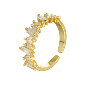Bague dorée ondulée ajustable sertie de pierres de zircone cubique rectangulaires