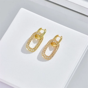 Eleganti orecchini a cerchio placcati in oro 14k con design a maglie ovali