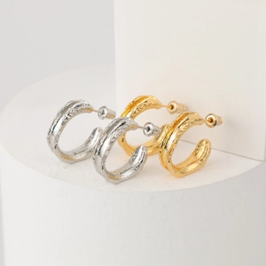 Pendientes de aro en C de plata S925 estilo minimalista en color oro y plata