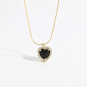 Collier élégant en laiton plaqué or 14 carats avec pendentif cœur onyx noir et oxydes de zirconium