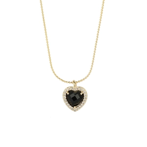 Collier en laiton plaqué or 14k avec pendentif coeur noir entouré de zircons étincelants