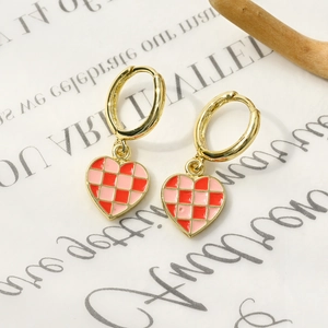 Checkered heart drop earrings in gold with pink and red enamel, vintage style for women