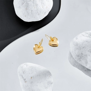 Boucles d'oreilles cœur en plaqué or 14 carats avec finition miroir sur pierres