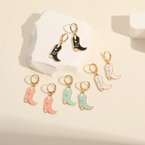 Set de pendientes de botas de vaquero en oro, negro, blanco, rosa y verde con estrella