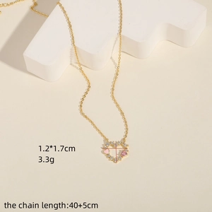 Collana con ciondolo a cuore rosa in rame placcato oro 14k con zirconi e smalto rosa