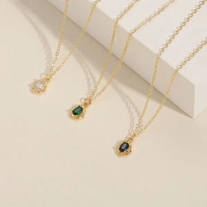 Collier Pendentif en Zircone Géométrique Irrégulier pour Femme Cuivre Plaqué Or Texture de Lave Bijou Accessoire Style Vintage Français