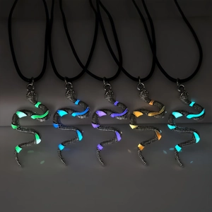 Lichtgevende slangenhangers kettingen met vijf kleuren en retro legering schubben