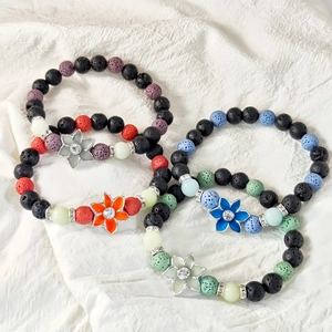 Set de bracelets en pierre de lave lumineuse avec fleurs en émail et fil élastique