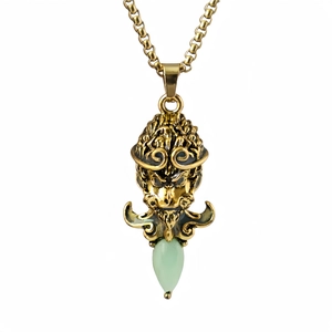 Collier Black Myth Wukong lumineux avec pendentif en alliage de zinc et gemme verte