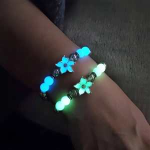 Bracelets de perles lumineuses fleurs de cerisier en bleu givré et vert éclatant