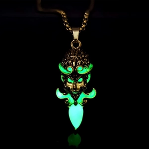 Pendentif lumineux Black Myth Wukong avec lueur verte et textures en alliage rétro