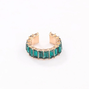 Vintage 14k vergoldete C-Form Ohrmanschette mit grünen Zirkonia im Rechteckschliff