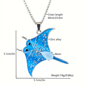 Collier raie manta de style océan lumineux en résine bleue et alliage d'argent
