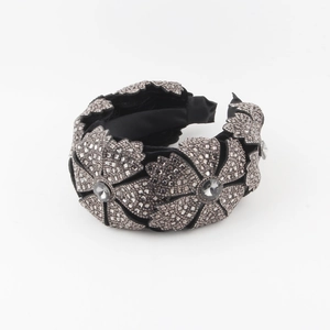 Serre-tête floral large élégant avec cristaux gris et strass scintillants sur tissu noir