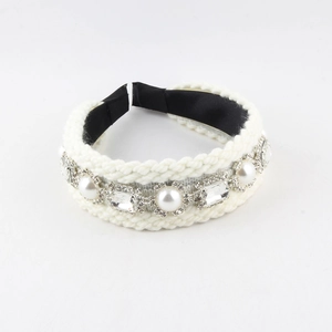 Serre-tête en tweed blanc avec perles baroques et strass pour un style rétro chic