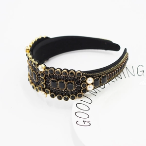 Serre-tête baroque de luxe avec cristaux colorés et perles sur un large bandeau noir