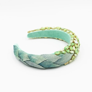 Serre-tête baroque vert menthe en velours avec feuilles brodées et strass brillants