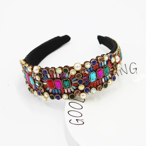 Serre-tête baroque de luxe avec cristaux colorés et perles sur bandeau large