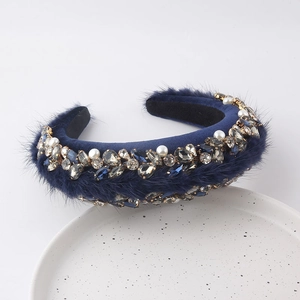 Serre-tête baroque en velours bleu avec strass brillants, perles et fausse fourrure
