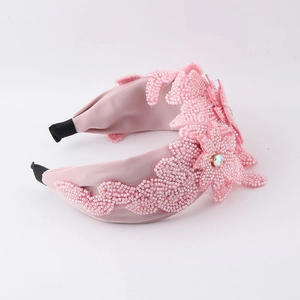 Serre-tête en tissu rose avec fleur en perles faite main et cristal de strass irisé