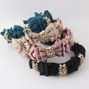 Serre-tête Plissé à Strass pour Femme Élégant Bandeau en Tissu Plissé Fleur de Cristal Accessoires Cheveux Mode Fête