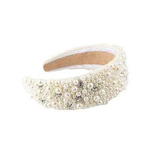 Serre-tête large avec perles et strass brillants sur base en tissu blanc pour femmes
