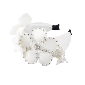 Serre-tête en satin blanc avec grande fleur en strass et pompons de perles élégants