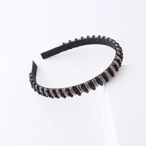 Cerchietto alla moda con perle di cristallo nero intrecciate e accenti dorati