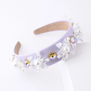 Serre-tête baroque violet avec cristaux et perles sur une base large rembourrée