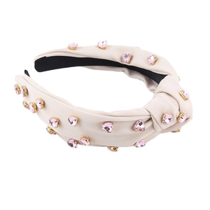 Diadema chic anudada de tela crema con cristales rosas en forma de corazón