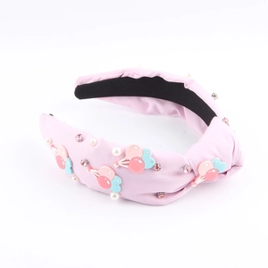 Serre-tête en tissu rose avec nœud, strass, perles et breloques de ballons colorés