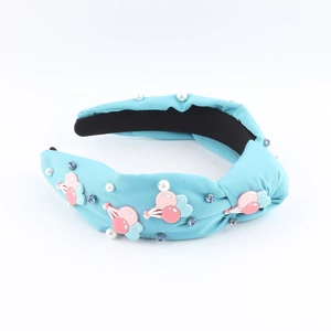 Serre-tête noeud en tissu bleu ciel avec cerises en strass et perles pour femme