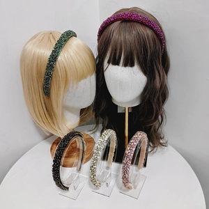 Serre-tête de luxe rembourré avec strass colorés pour coiffure élégante de femme